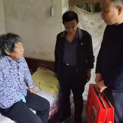 “中秋慰问困难户 爱心帮扶暖人心”