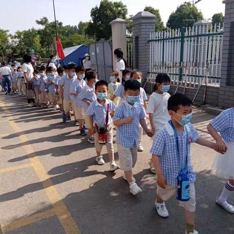 走进小学，体验成长—前门小学开展幼小衔接活动