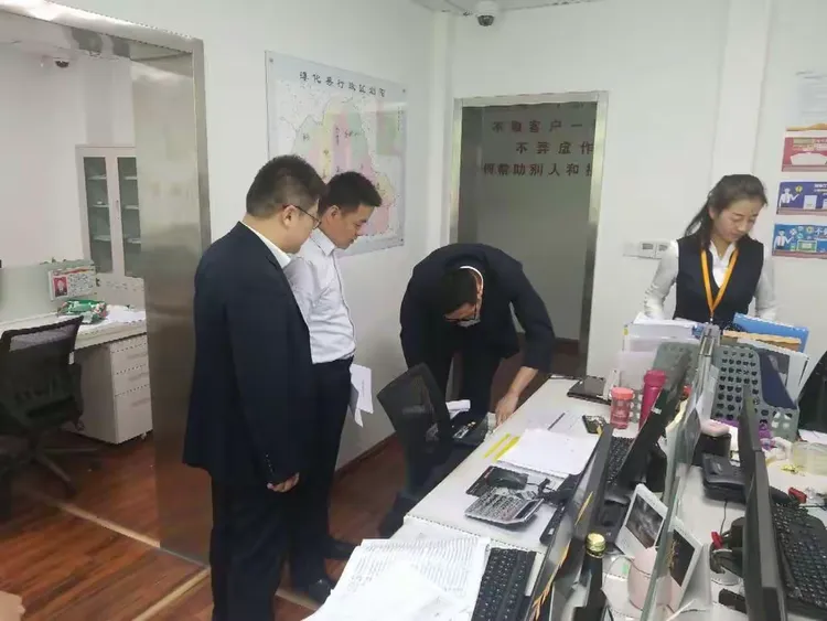 为贯彻集团2019年内控合规风险管控,规范村镇银行业务条线员工行为,在总部的组织下,我行快速成立以业