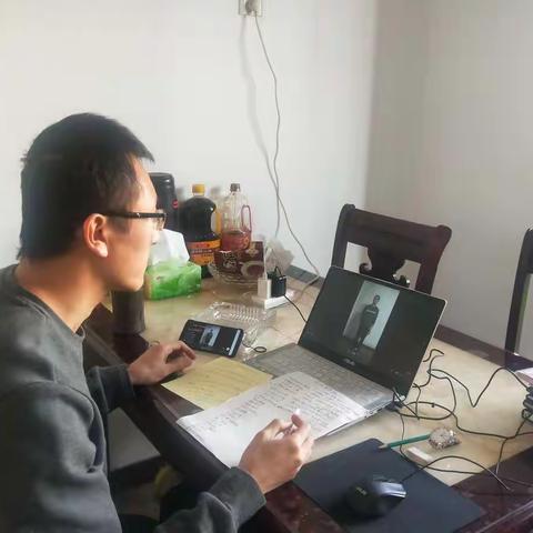 “新课堂，新阵地，”侯家寨小学防控疫情在线学习