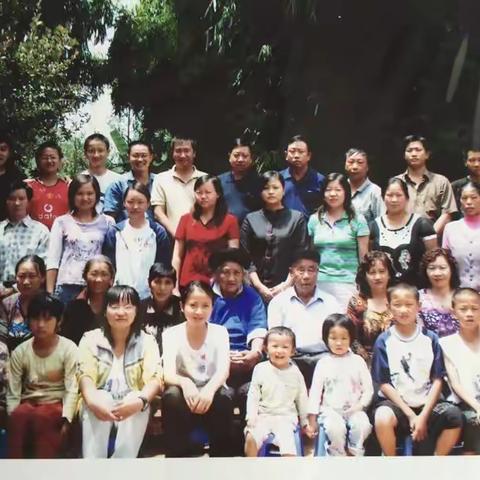 今天是中元节！大哥发来一组老照片很珍贵，我把对父母的思念做成美篇，让各位亲人记住父母感恩父母   🌹