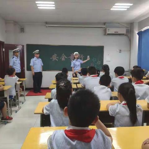 守护童年    安全童行【七色光第一小学安全宣传栏】