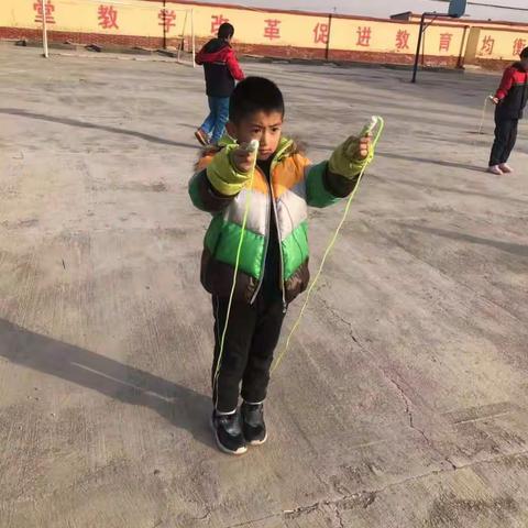 “绳”彩飞扬  ——滋润寄宿制小学跳绳比赛活动