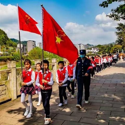 缅怀革命先烈   传承红色精神