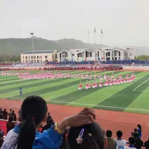 热烈祝贺罗汉洞乡中心小学在泾川县第三届中小学生运动会上取得优异成绩