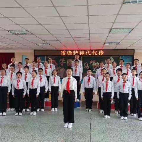 学习雷锋叔叔的奉献精神 争当辽河小学的美德少年