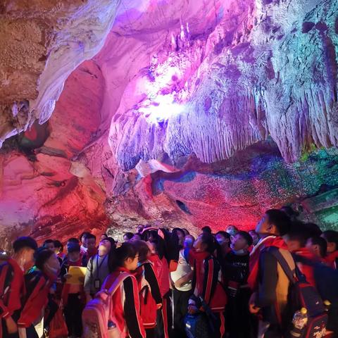 “喀斯特探洞奇旅，揭秘神奇地球家园”——2022级和平路小学教育集团四年级秋季研学活动