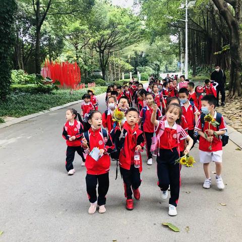 “游园博览城市风光，观植物晓百科知识”——2022年和平路小学教育集团二年级秋季研学
