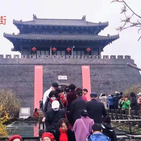 烟花三月，春雨绵绵，游扬州东关街，尽享美食。（记录生活，珍藏美好——烟花三月下扬州）