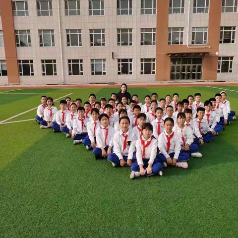 把握今天 ，成就梦想——长岭县第四小学毕业班学生同上一堂课