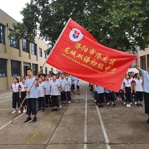 提高消防安全意识，增强消防安全观念，龙城双语初级中学组织师生到消防队参观学习