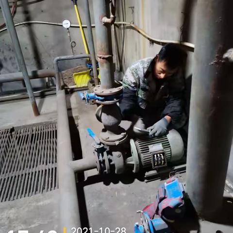 城建中心提前做好县八个乡镇中小学供暖工作