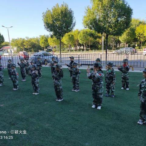 《小小士兵童心向党》