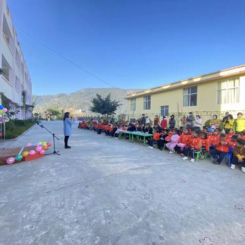 “我是故事大王”    ——  蚂蚁堆乡中心幼儿园第二届讲故事比赛