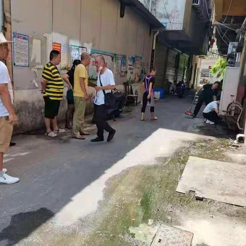 金宇街道开展辖区小区周边环境卫生巡查工作