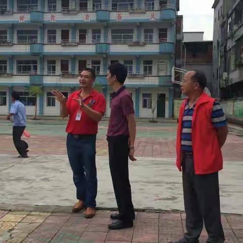 【永汉镇中心小学】教师节前夕，永汉镇人民政府镇长邓志华同志、刘冬明委员莅临我校慰问教师