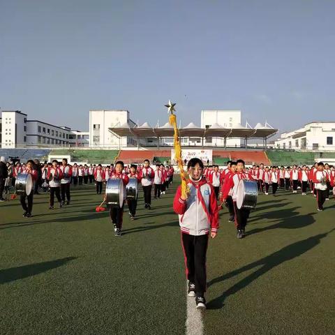 舞‘动’少年       ‘桌’而不凡