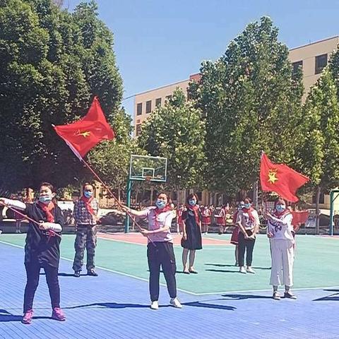 “迎接少代会，争做好队员”
