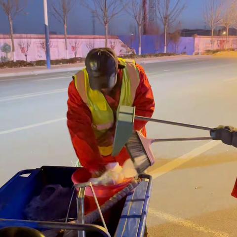 走出温室 换位体验“城市美容师”——2019级海贝中队实践活动