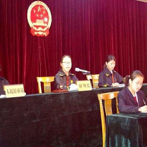 民盟滕州总支“法律进校园”走进龙阳中学