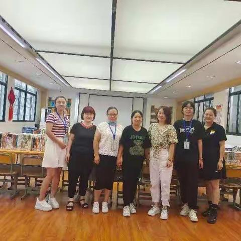 赢得书香满路途，岳麓二小家校合作让图书缤纷换新装