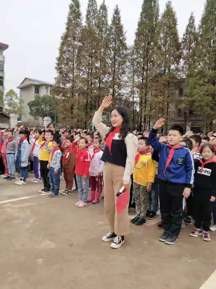坡头镇中学"争做新时代好队员"主题队日活动