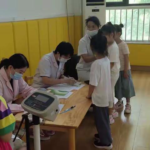 恒大品格华府幼儿园体检之日，快来瞧一瞧我们宝贝们多棒呀！