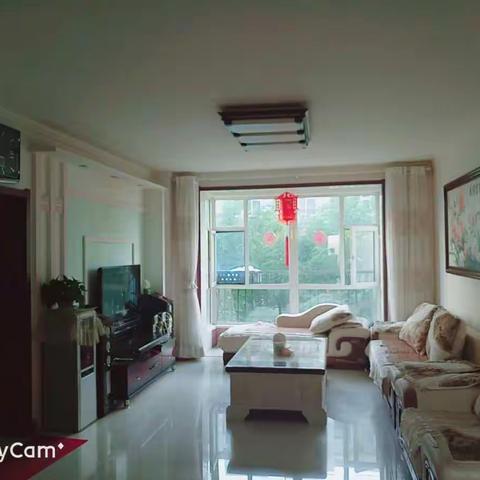 房屋出售：四季花城三区，步梯三楼，均摊面积小，售价78万，不包过户，价格可议电话：18704921340，13948788486