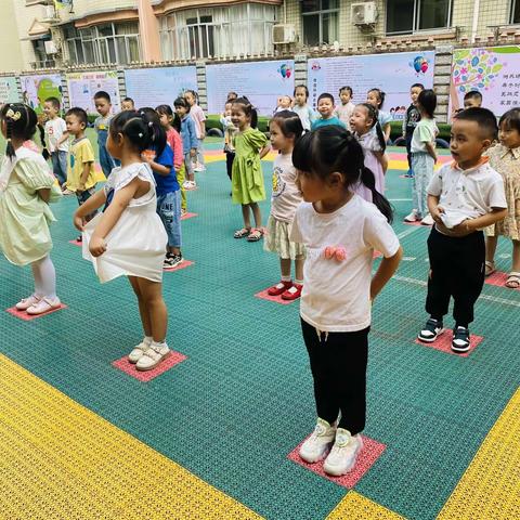 湖南省怀化市鹤城区牡丹幼儿园耶鲁三班体能活动