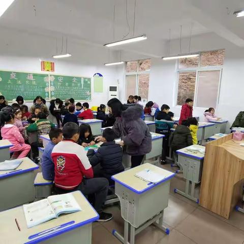 徐家坪镇中心小学开展青年教师微课培训活动