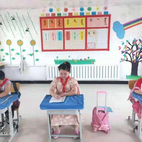 明仁学区萨仁阿日小学一年级6月份开展书法比赛