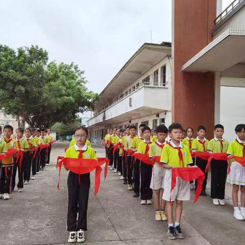 柳州市山头小学“红领巾向党，争做新时代好队员”入队仪式