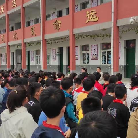 罗店镇中心小学期中考试表彰大会