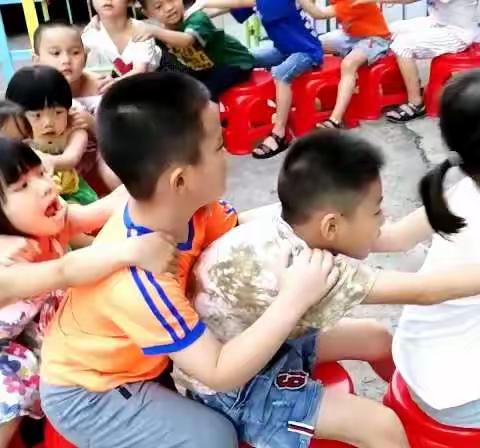 新蕾二幼搞搞新意思，动动小手过六一