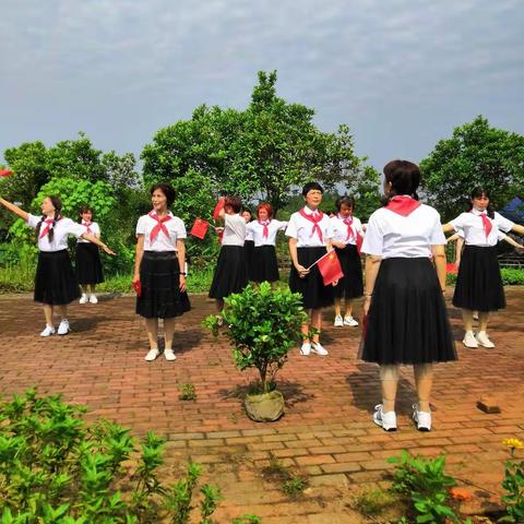 祝老儿童，小儿童们节日快乐！制作：钱祖蓉