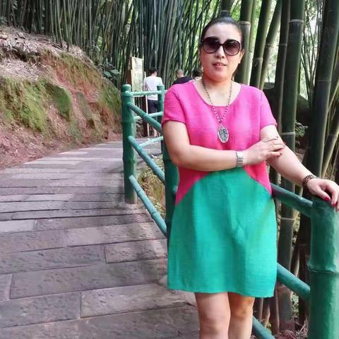 二零二零年，祝我的家人身体健康！儿子儿媳夫妻恩爱，孙孙们健康成长！祝我们家的企业，事业蒸蒸日上！……尤小红