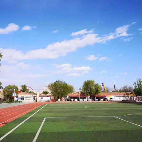 宣化区车站街学校欢迎您的到来！让梦想在这里起航，用爱心托起明天的太阳。