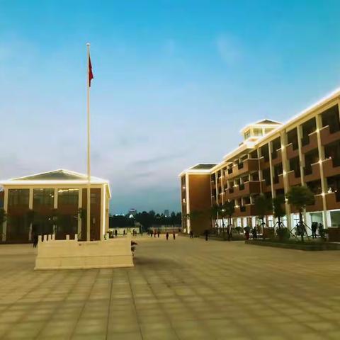 家校合力，静待花开——新东街小学2017级第二次家长学校开课了