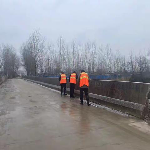 鹿邑农村公路积极开展低温雨雪冰冻灾害道路安全巡查