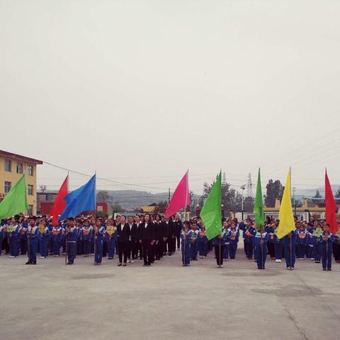 顽强拼搏，超越自我—下团柏小学第二届春季趣味运动会