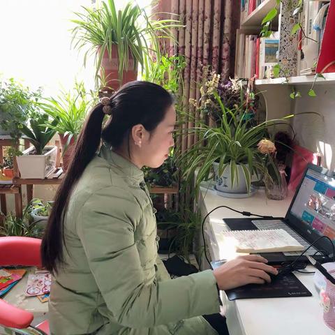 抗击疫情 学在家中