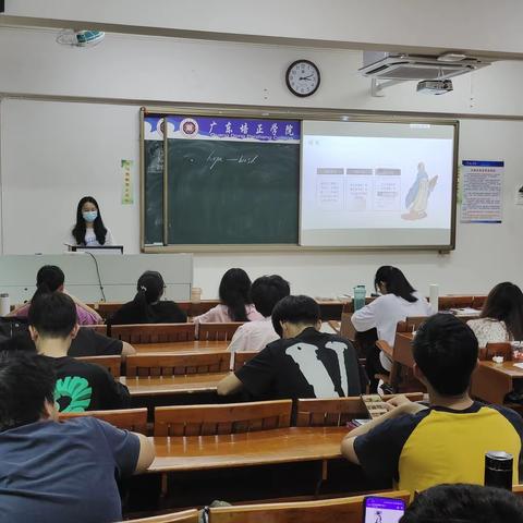 多彩社区｜外国语学院2021级英语4班“诚实守信，感恩于行”主题班会