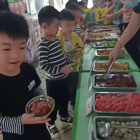 自助餐！自助餐！自助餐！我们最爱的自助餐到啦！👭👬👏👏👏