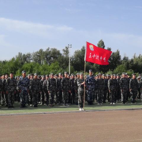 “练就文武双才，长大报效祖国”——记36团中学第四期国防军训课程第一天