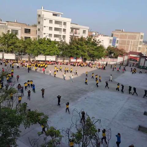 “生命诚可贵，安全位第一”——记河东镇第二小学防震防灾应急演练