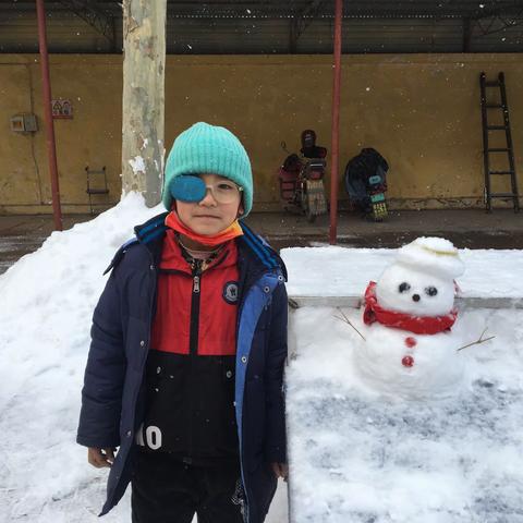 下雪天不堆雪人简直是浪费ﾚ(ﾟ∀ﾟ;)ﾍ