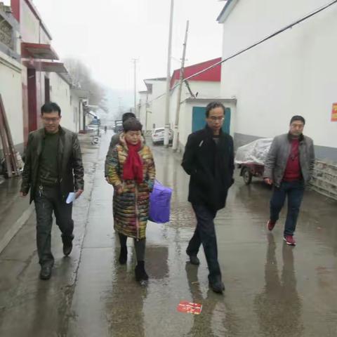 不畏风雪严寒，深入基层送温暖