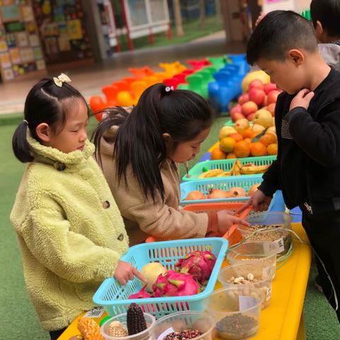 实验学校幼儿园大四班“水果蔬菜展”