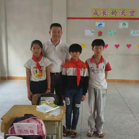 县委书记陈德忠同志到黄塘第一小学进行调研工作