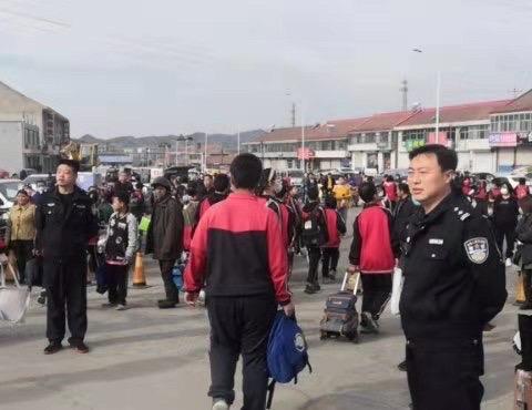 【迁西县局】迅速落实会议精神，开展校园安全检查